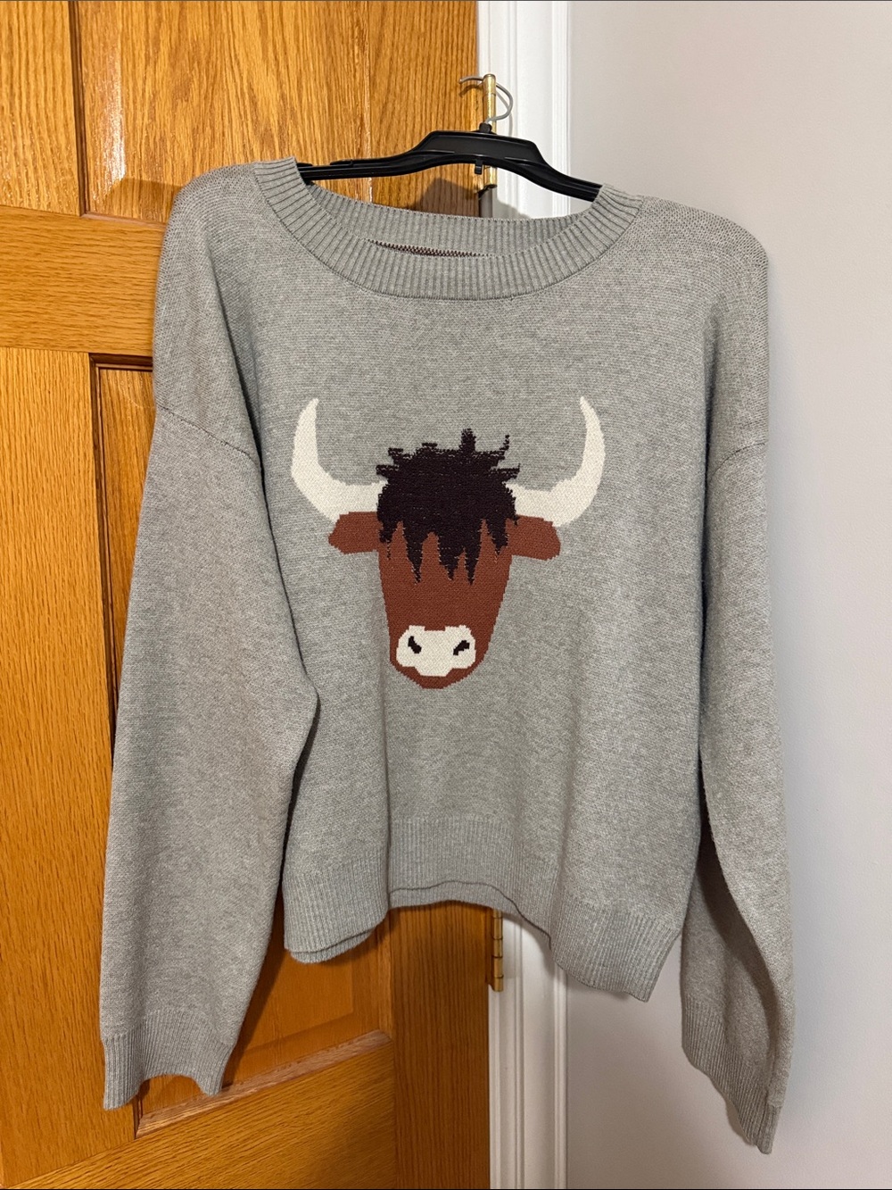 Women’s Gray Crewneck Sweater with Highland Cow Motif